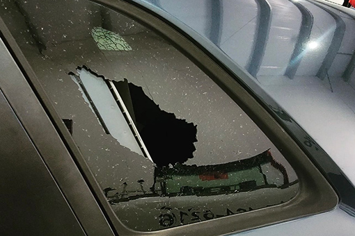 Hole on a Car Window Needs to Be Replaced Instead of Repair in Riverview FL