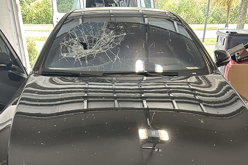 Broken Windshield in Riverview Florida In Need of Windshield Replacement Services